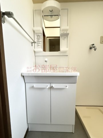 ベルセゾンⅡの洗面所|ゆったりとスペースのある洗面所
