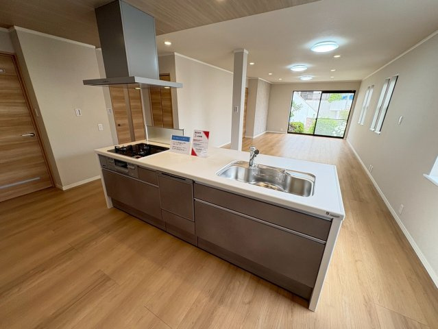 垂水区塩屋北町３丁目　中古戸建のキッチン|スタイリッシュなアイランドキッチン憧れですよね！