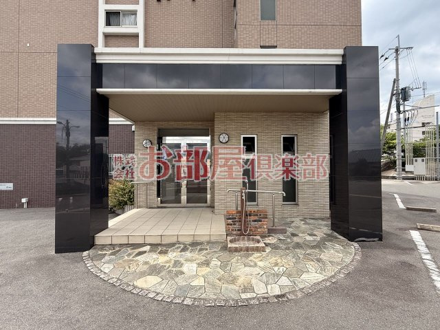OSANPO上津のエントランス|建物の内部です