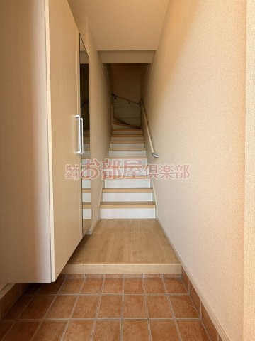 ミカハウスⅤの玄関|収納もある玄関です