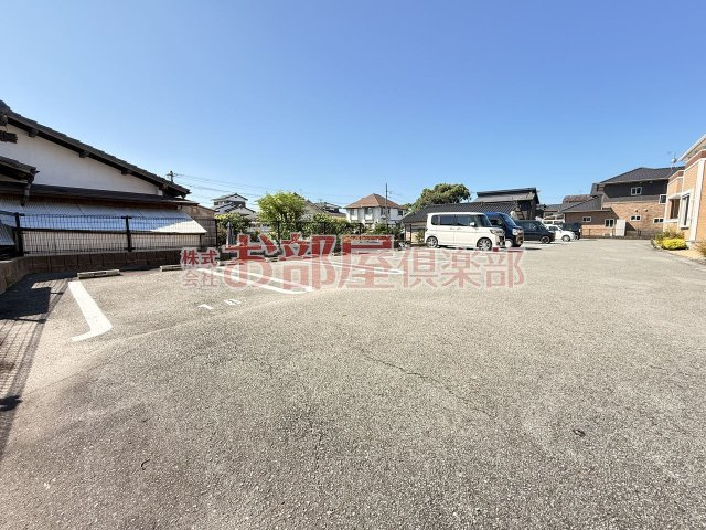 ミカハウスⅤの駐車場|駐車スペースもあります