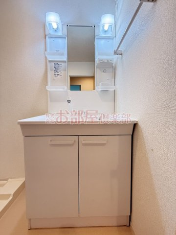 ミカハウスⅤの洗面所|脱衣スペースもあります