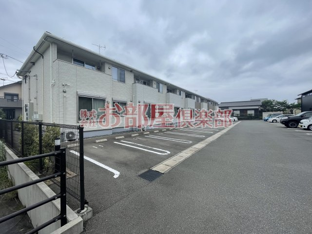 ブリッサⅠの駐車場|駐車場に車を止められます