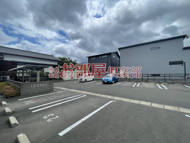 ブリッサⅢの駐車場|駐車場完備です