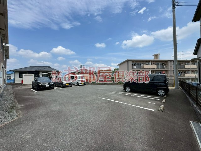 エーデルハイム国分Ⅰの駐車場|駐車スペースもあります
