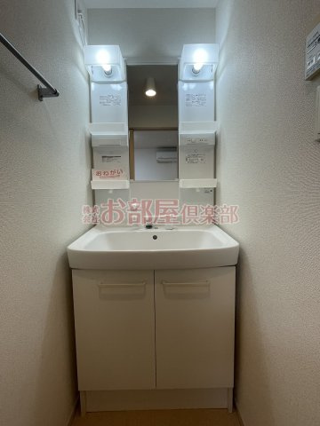 アーバンリーム壱番館の洗面所|明るい洗面所です