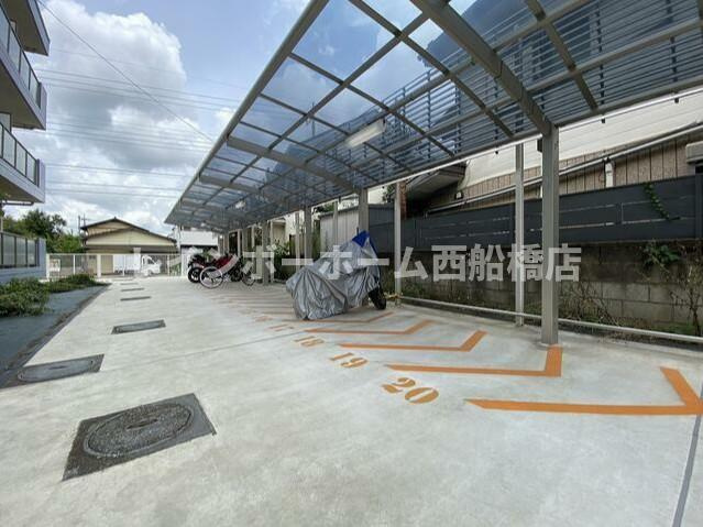 CLUB ORIENT BLD No141 YACHIYODAI の駐車場