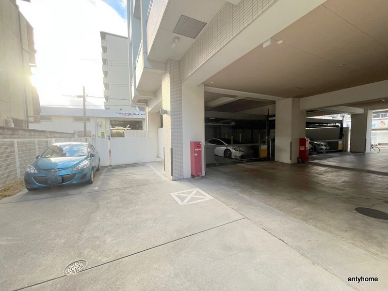 エスリード大阪シティーウエスト　仲介手数料無料の駐車場