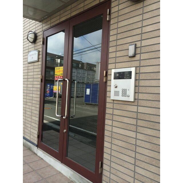 アンプルール フェール 梓のエントランス