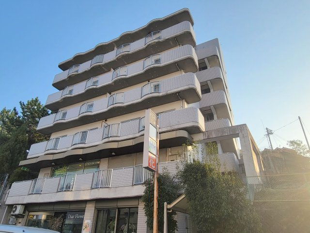 クリンゲル生駒の外観