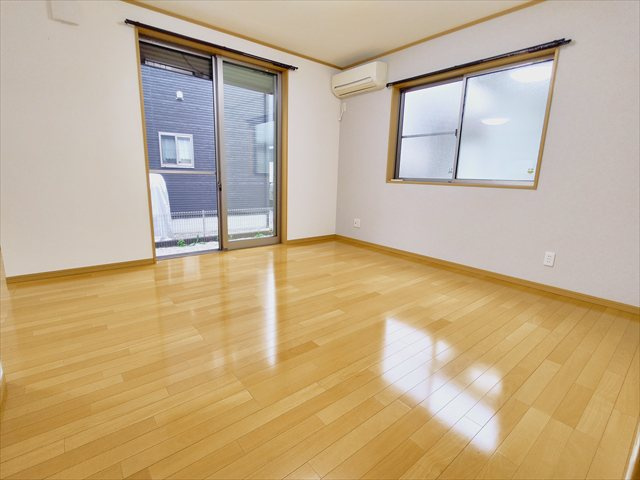 【居間・リビング】 | 坂戸市鎌倉町 | 開放感があり日当たり良好です