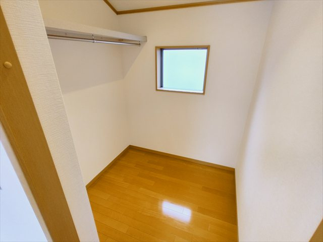 【収納】 | 坂戸市鎌倉町 | 洋室8.0帖南西側ウォークインクローゼット
