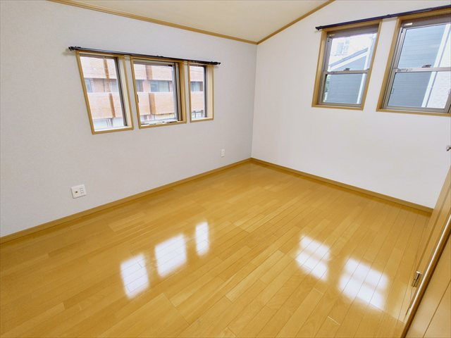 【洋室】 | 坂戸市鎌倉町 | 洋室6.0帖北側、ゆったりした洋室です
