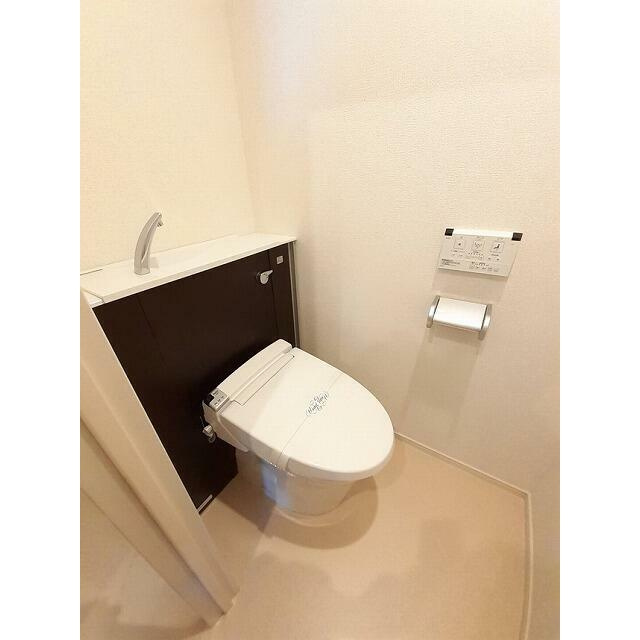 藤沢市円行１丁目の賃貸マンションのトイレ