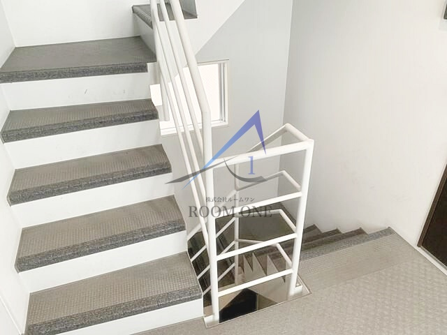 Ｉ－ＦＬＡＴ明大前のエントランス|エントランスです。