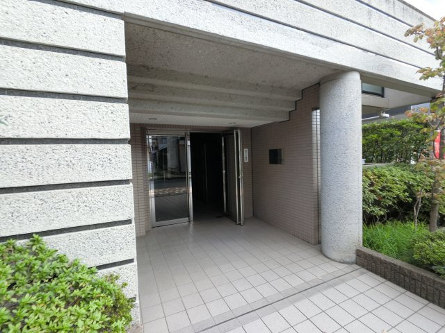 エスエスハイツ市川のエントランス