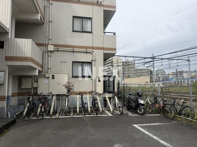 横浜市西区久保町の賃貸マンションの駐車場