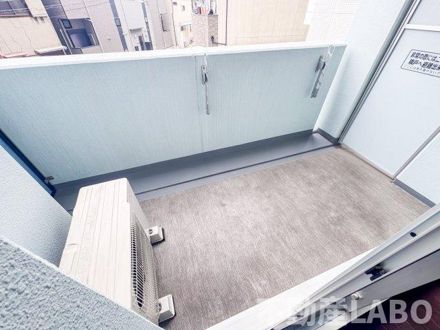 アール大阪リュクスのバルコニー