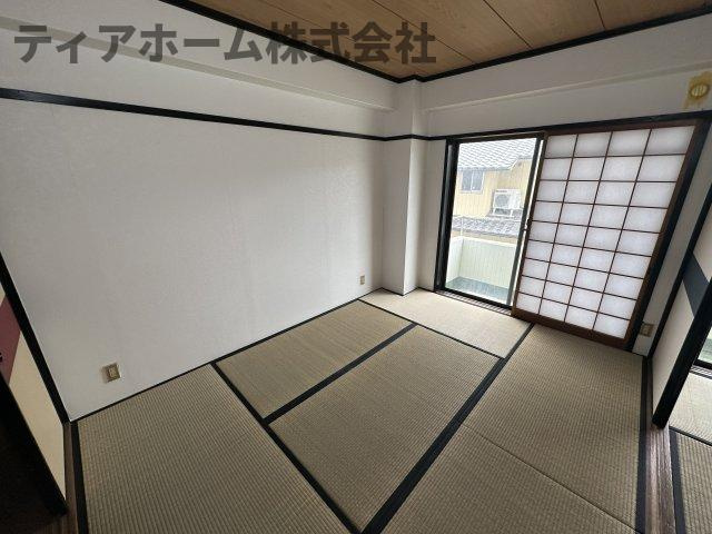 葛城市尺土の賃貸マンションの和室|和室、ちょっとしたくつろぎスペースにいかがでしょうか