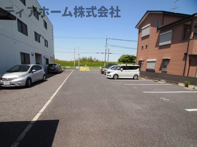 葛城市尺土の賃貸マンションの駐車場