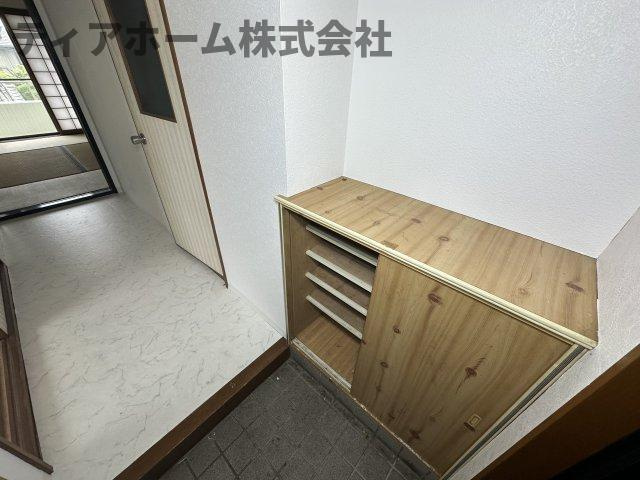 葛城市尺土の賃貸マンションの玄関|収納もある玄関です