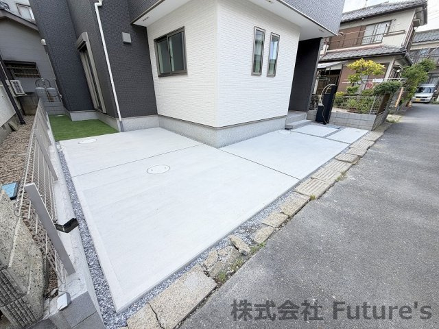 吉川市中野　新築戸建の駐車場|カースペース2台分付き