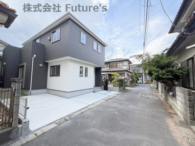 吉川市中野　新築戸建の前面道路含む現地写真|前面道路含む現地写真です。