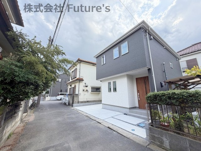 吉川市中野　新築戸建の前面道路含む現地写真|前面道路含む現地写真です。