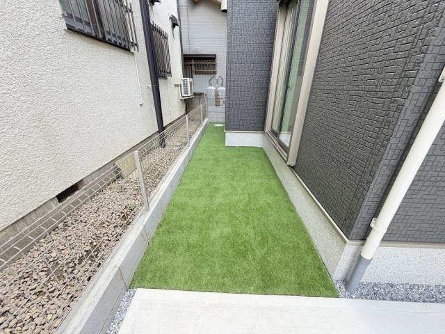 吉川市中野　新築戸建の庭|ちょっとした庭があります
