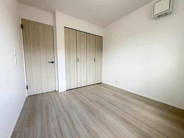 吉川市中野　新築戸建の洋室|クローゼット付きの洋室5帖・子供部屋としていかがでしょう