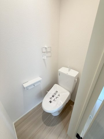 吉川市中野　新築戸建のトイレ|2階のトイレです