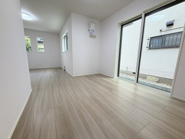 吉川市中野　新築戸建の居間・リビング|家族団らんで過ごすリビングは17.3帖の広さを確保