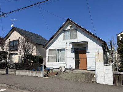 【外観】 | 手稲区前田4-12　古家付土地 | 現地道路から