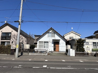【外観】 | 手稲区前田4-12　古家付土地 | 現地道路から