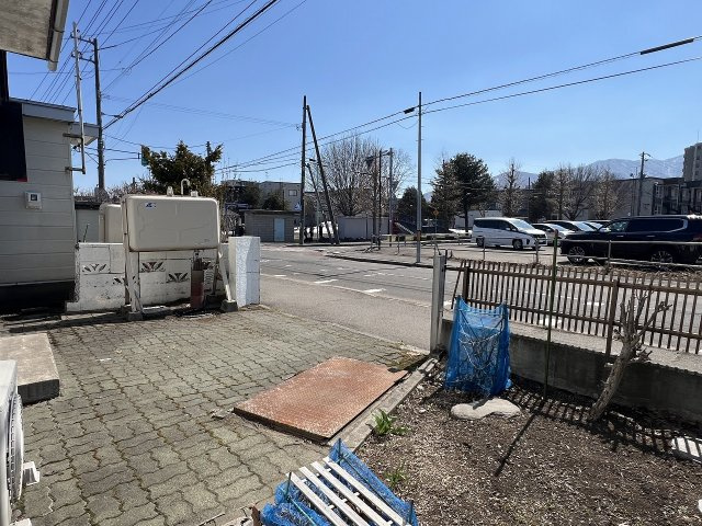 手稲区前田4-12　古家付土地の展望|向かいは駐車場・斜め向かいに公園♪