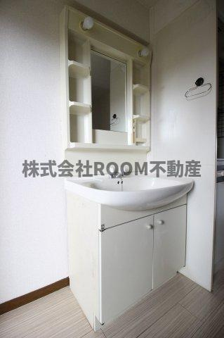 T´ｓマンションの独立洗面台|朝の支度にも助かる、独立の洗髪洗面化粧台