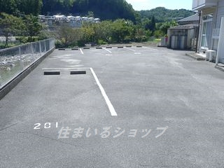 エルディムＳの駐車場