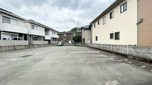シャーメゾン名東　Ｂ棟の駐車場