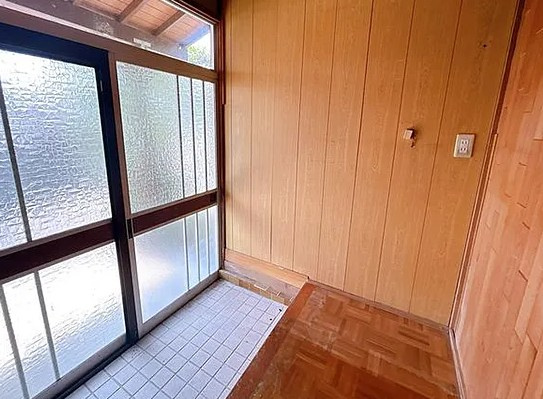 中古戸建の玄関|リフォーム前