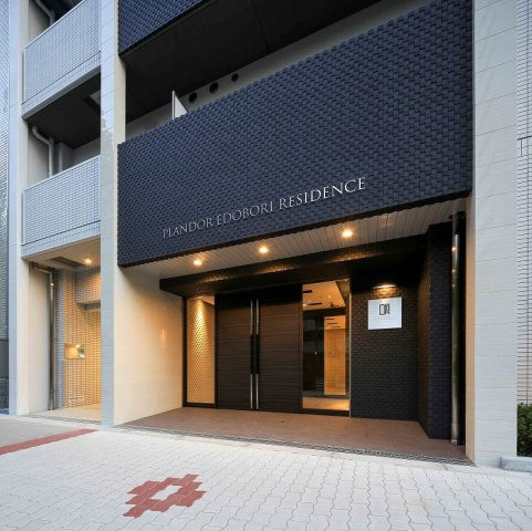 プランドール江戸堀レジデンスのエントランス
