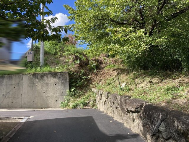 富雄北２丁目の前面道路含む現地写真