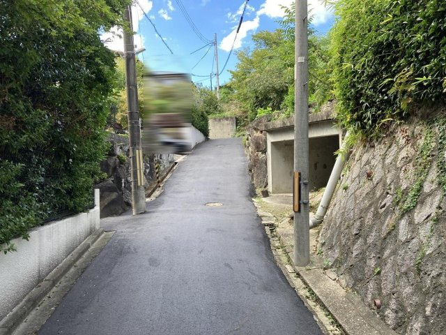 富雄北２丁目の前面道路含む現地写真