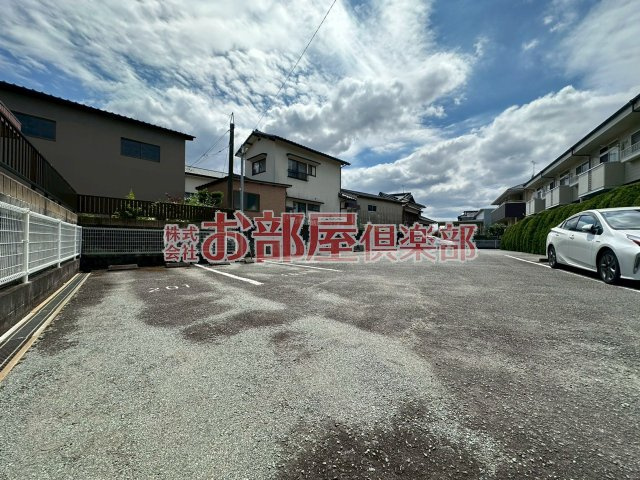 リベルテ吉田の駐車場