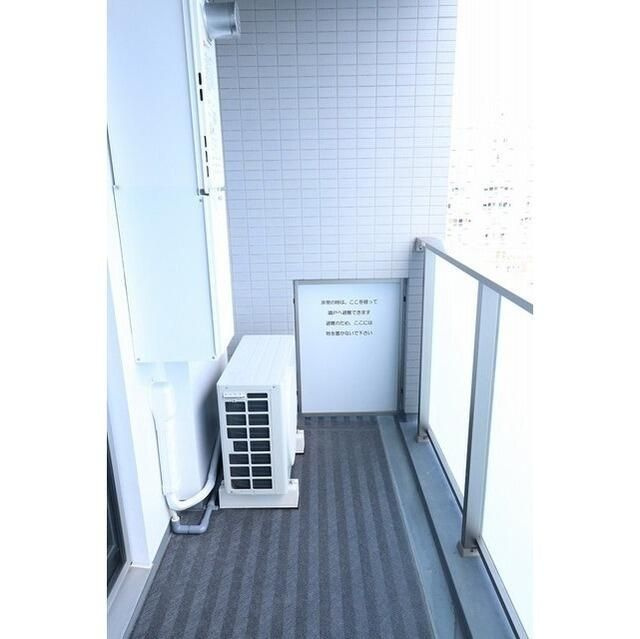 Ｃｒａｎｅ　Ｃｏｕｒｔ　Ｔｓｕｒｕｍｉのバルコニー