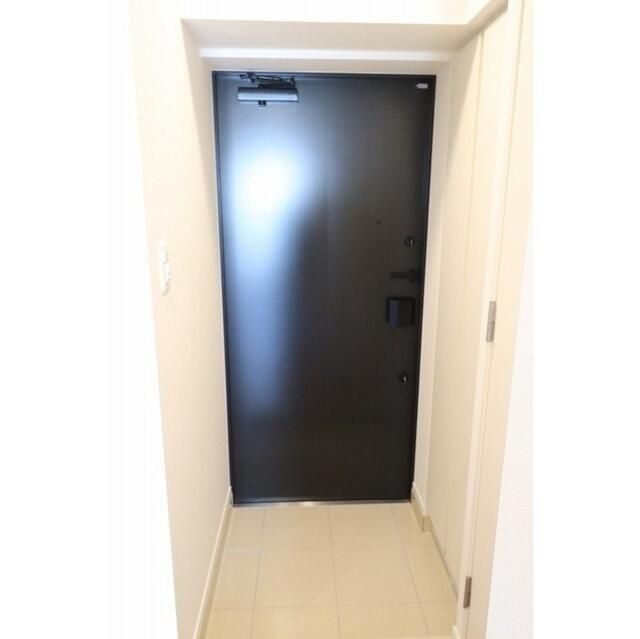 Ｃｒａｎｅ　Ｃｏｕｒｔ　Ｔｓｕｒｕｍｉの玄関