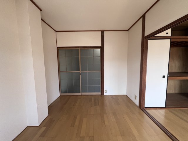 鈴蘭台南町2丁目マンションの居間・リビング