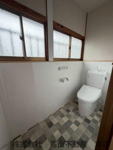 宗像市土穴１丁目の一戸建てのトイレ