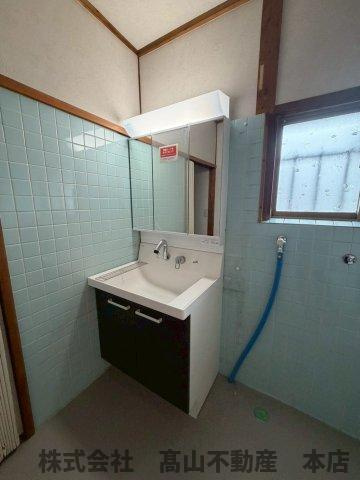 宗像市土穴１丁目の一戸建ての洗面所