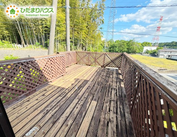 野田市三ツ堀　中古戸建　昭和63年築のその他|窓の外にはウッドデッキがございます♪　椅子やテーブルを置いて日向ぼっこも良いですね♪