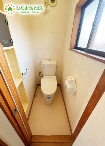 野田市三ツ堀　中古戸建　昭和63年築のトイレ|階段を上がった先にすぐトイレがございます♪　
